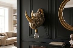 Moderne Wandlampe RHINO 40cm gold Nashorn-Skulptur handmade