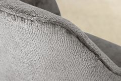 Drehbarer Retro Stuhl AVIGNON grau Chenille schwarze Metallbeine