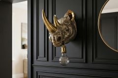 Moderne Wandlampe RHINO 40cm gold Nashorn-Skulptur handmade