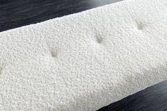 Design Sitzbank BOUTIQUE 100cm weiß Bouclé schwarze Metallbeine Polsterbank