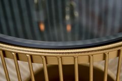 Runder Couchtisch VARIATION 80cm gold Metallgestell Schwarzglas Handarbeit