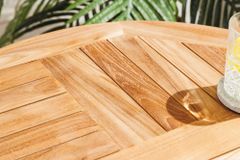 Massiver Gartentisch EMPIRE TEAK 70cm natur Teakholz rund klappbar Balkontisch Outdoor