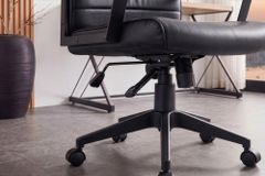 Höhenverstellbarer Bürostuhl LAZIO schwarz Kunstleder drehbar mit Rollen