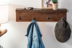 Massive Wandgarderobe HEMINGWAY 60cm natur recyceltes Teakholz mit Ablage