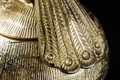 Dekorative Dose WILDLIFE BIRD 30cm gold antik rund Metall