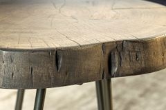 Runder Beistelltisch GOA 45cm grau Akazie Massivholz Baumscheibe Hairpin Legs Metall