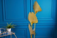Design Stehlampe GINKGO 160cm gold Metall
