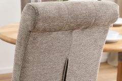 Design Stuhl CASA taupe Strukturstoff Massivholzbeine mit Zierknöpfen und Nackenrolle