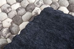 Handgewebter Schurwolle-Teppich ORGANIC LIVING 200x120cm grau Filz Steinoptik
