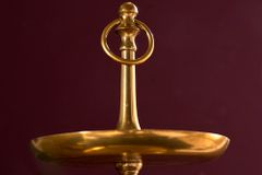 Design Etagere ORIENT 65cm gold im Wild Hammerschlag mit drei Etagen