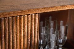 Design Highboard GATSBY 125cm braun mattgold Mangoholz Retro