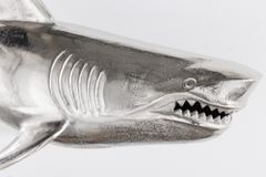 Maritime Wanddekoration HAI 105cm silber rechts Metall Haifisch Design Skulptur