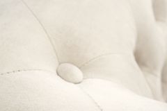 Chesterfield Sessel 110cm Samt champagner beige mit Knopfheftung und Federkern
