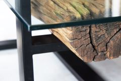 Design Couchtisch BARRACUDA 130cm recyceltes Teakholz Glasplatte schwarz Edelstahl Industrial