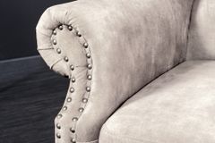 Design Ohrensessel CHESTERFIELD 105cm champagner beige Samt silber Ziernieten