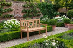 Massive Gartenbank EMPIRE TEAK Herz 120cm natur Teakholz
