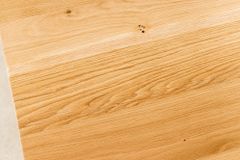Verlängerbarer Esstisch WILD OAK 160-260cm natur Wildeiche Schweizer Kante X-Gestell