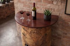 Massives Weinregal SEVEN SEAS 80cm natur Pinienholz Weltkarte Weinfass Barschrank