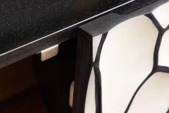 Massivholz Sideboard VULCANO 180cm weiß schwarz Mangoholz mit 3D Schnitzereien handmade Metallgestell gold