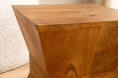 Massiver Beistelltisch PYRAMID 45cm braun Mangoholz honey finish Deko-Hocker