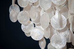 Design Hängelampe SHELL REFLECTIONS 80cm Muschellampe Perlmutt