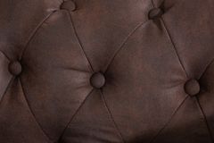Chesterfield Sessel 110cm vintage braun mit Knopfheftung und Federkern