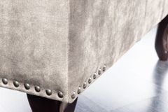 Design Sitzhocker CHESTERFIELD 80cm champagner beige Samt Knopfheftung Nietenbesatz