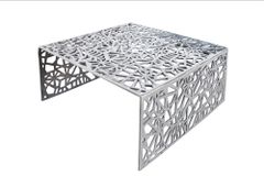 Handgearbeiteter Couchtisch ABSTRACT 60cm Alu silberfarbig im Gap Design