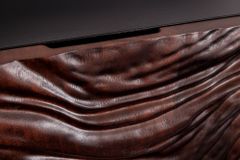 Massives Sideboard FLUID 175cm walnuss-braun Akazienholz 3D-Design schwarzer Sockelfuß