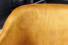 Design Stuhl VOGUE senfgelb Samt schwarze Metallbeine