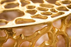 Runder Couchtisch ABSTRACT LEAF 50cm gold Metall filigrane Handarbeit Vintage Design