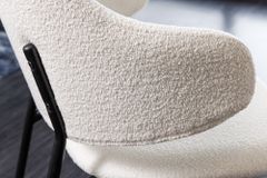 Design Stuhl VOGUE weiß Bouclé schwarze Metallbeine