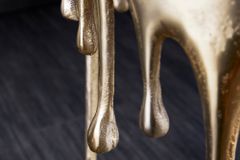 Extravaganter Beistelltisch LIQUID LINE 50cm gold Tropfen-Design Metall Aluminium rund