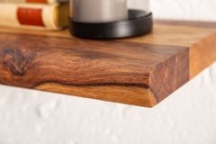 Massives Wandregal MAMMUT 80cm braun Sheesham stone finish Regalbrett mit Baumkante