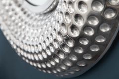 Handgearbeiteter Wandspiegel ORIENT 60cm silber im Hammerschlag Design aus Metall