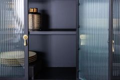 Modernes Sideboard AMSTERDAM 105cm schwarz gold Riffelglas Metall Vitrine Schrank