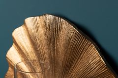 Dekorativer Kerzenhalter GINKGO 44cm gold handmade Metall Wandteelicht