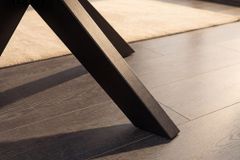 Runder Esstisch INFINITY HOME 120cm natur cream finish Mangoholz Parkett schwarz