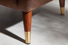Retro Design Sessel DON antik braun goldene Fußkappen mit Federkern