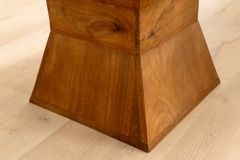 Massiver Beistelltisch PYRAMID 45cm braun Mangoholz honey finish Deko-Hocker
