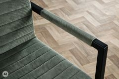 Industrial Freischwinger LOFT grün Cord schwarz Eisen mit Armlehne