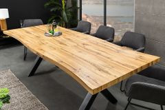 Ausziehbarer Esstisch WILD 160-200cm braun Wildeichen-Design schwarz Baumkante