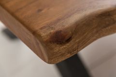 Massivholz Couchtisch MAMMUT 110cm Akazie Baumkante honey finish 3,5cm Tischplatte