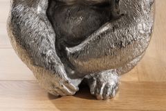 Runder Beistelltisch KONG 50cm silber Metall Glas Affenfigur Gorilla Skulptur