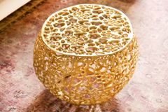 Runder Couchtisch ABSTRACT LEAF 50cm gold Metall filigrane Handarbeit Vintage Design