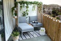 Outdoor Balkonlounge 2-Sitzer COCOONING anthrazit Aluminium Holz mit Hocker wetterfest