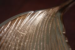Handgefertigte Deko Schale ABSTRACT LEAF 65cm gold Aluminium