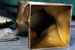 Skulp­tu­raler Beistelltisch TWIST 45cm gold Aluminium handmade Sitzhocker Nachttisch