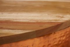 Runder Couchtisch ORIENT STORAGE 60cm kupfer Hammerschlag handmade Akazienholz mit Stauraum