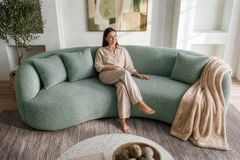 Organisches Sofa ATELIER 230cm salbei Bouclé 3-Sitzer Couch inkl. Kissen